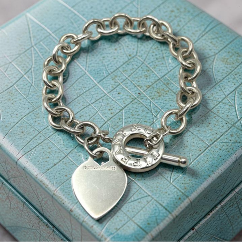 ✨ Auth Tiffany & Co 925 Sterling Silver Logo Toggle Bracelet w/Blank Heart Tag ✨